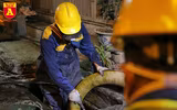 Trắng đêm hút bùn, làm sạch cống quanh nhà máy Rạng Đông